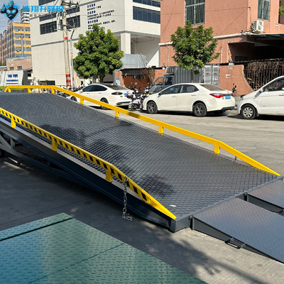 Mobile Forklift Container Truck Loading Unloading Platform Dock Yard Ramp With 2 Wheels