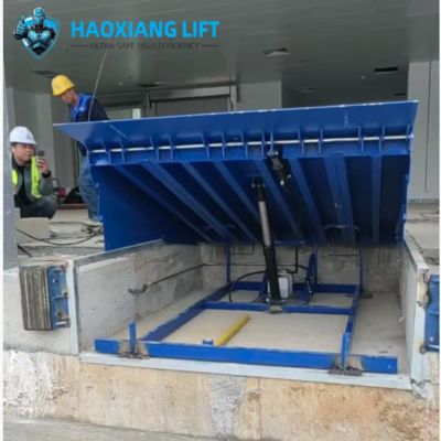 Sturdy Hydraulic Dock Leveler 6T-20T Slip-Resistant Steel Platform for Warehouse Cargo Loading