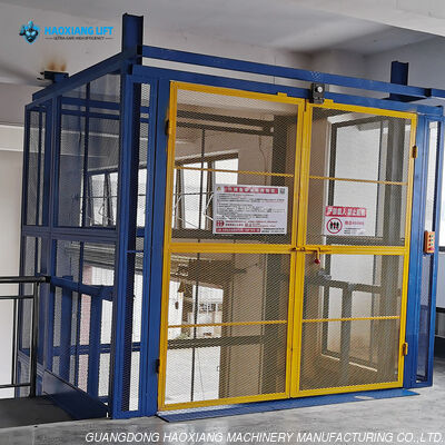 Un bon prix. Plateforme hydraulique de levage de marchandises 1000 kg 5000 kg Ascenseur de fret d'entrepôt vertical Ascenseur de fret en ligne