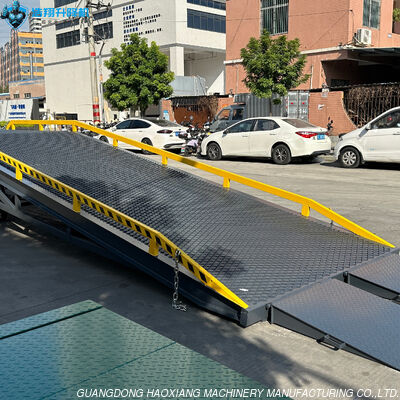 Un buen precio. Plataforma de carga y descarga móvil para contenedores con carretilla elevadora, rampa de muelle y patio con 2 ruedas en línea