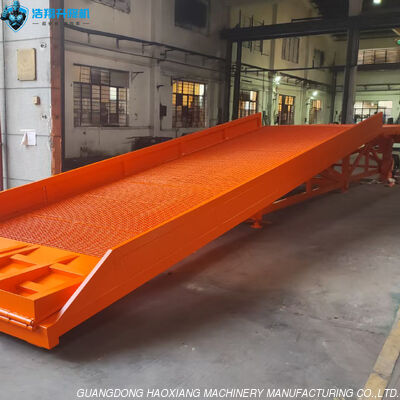 Good price Hydraulic Unloading Mobile Boarding Bridge Foldable Dock Ramp for Container Loading online