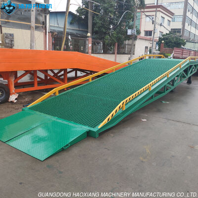 Un bon prix. Déchargement hydraulique Porte d'embarquement mobile Rampe de quai pliable pour le chargement de conteneurs en ligne