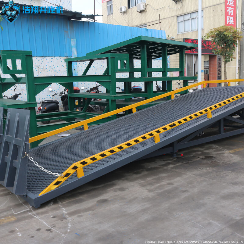 Heavy Duty Manual Temporary Mobile Loading Dock Ramp Steel Bay For Truck