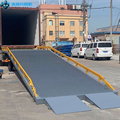 Construction Forklift Portable Manual Movable Dock Ramp 10 Ton With Safety Guardrails