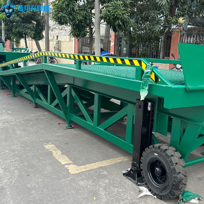 Mobile Retractable Loading Hydraulic Dock Ramp Platform For Forklift Shipping Containers 12T-12M
