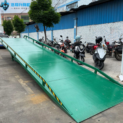 Custom 10T-20T Cargo Mobile Loading Dock Ramps Flat Forklift Truck Leveler Terminal