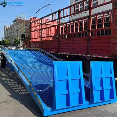 Hollow Grid Reinforced Steel Beams 1.2-1.68 Meters Hydraulic dock ramp Portable Forklift Ramp