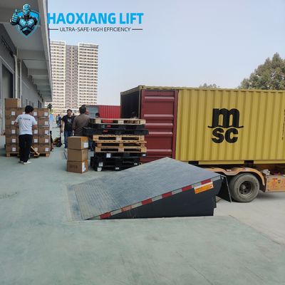 Mechanical Container Dock Leveler 15mm Steel Plate Platform Lifter For Forklift Truck Suitable