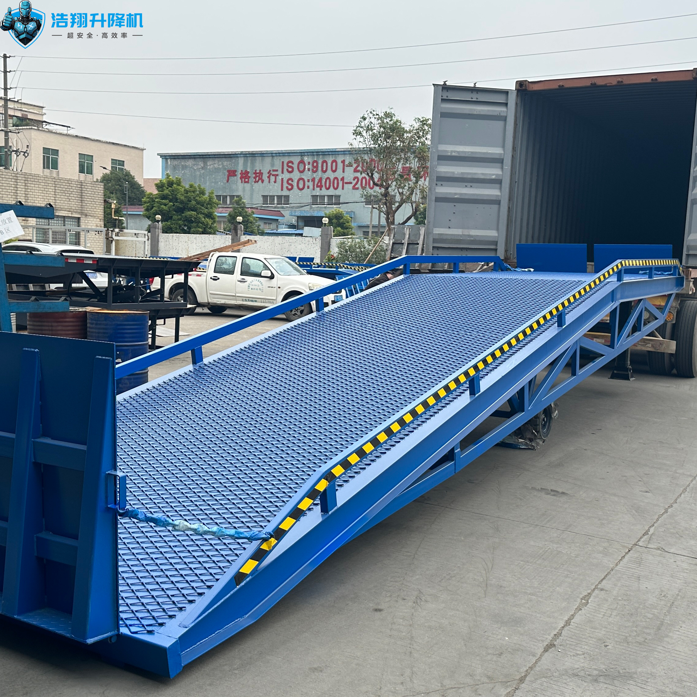 Approach Ramp Loading Dock Heavy Duty Steel Loading Dock Ramp 10 Ton Capacity Hydraulic Container ...