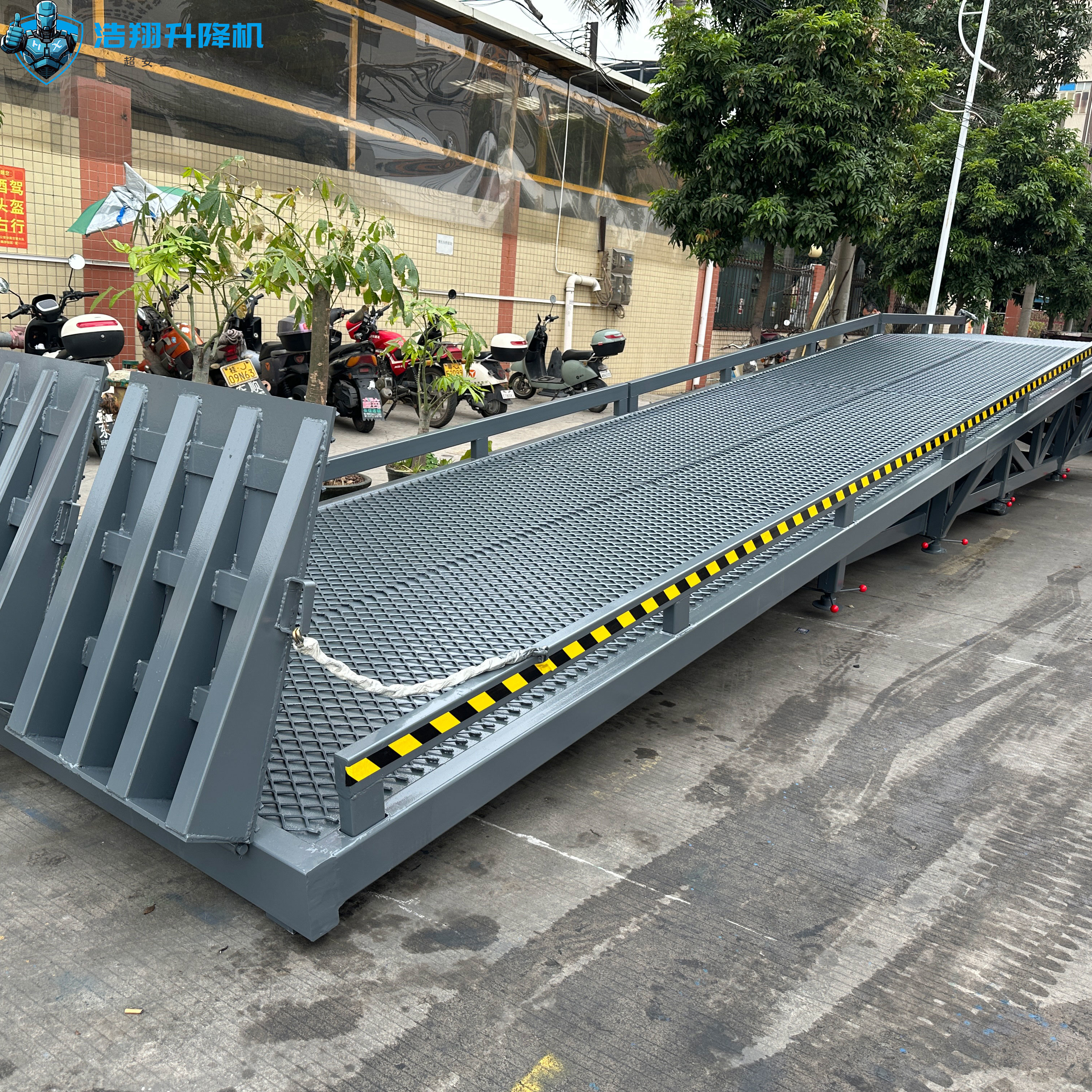 Raised Table Ramp 10 Tons Customized Hydraulic Dock Ramp New Customized Yard Ramp Lift Tables