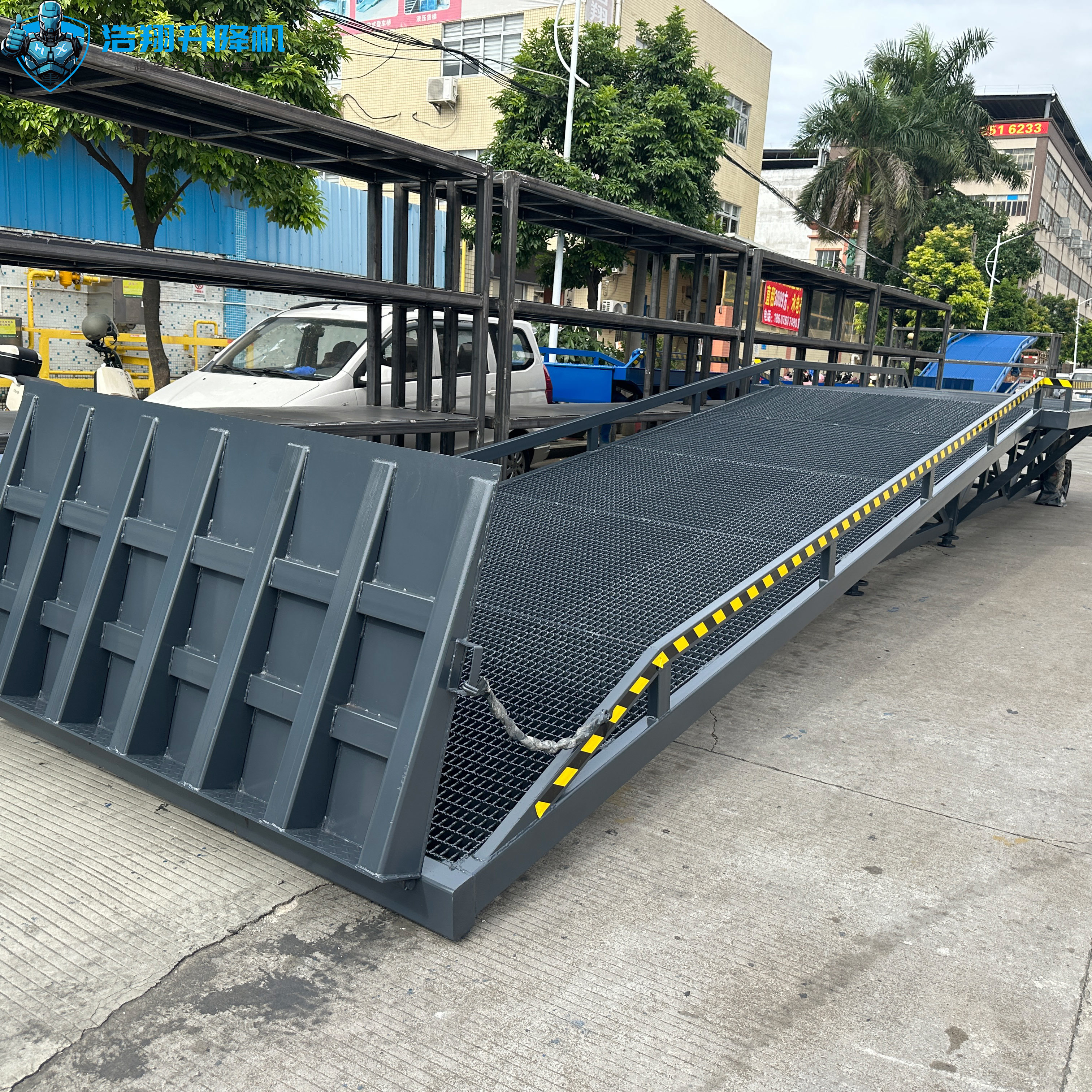 External Lift Ramp Manual Dock Ramp Works With Forklifts Adjustable Height Diamond Plate ...