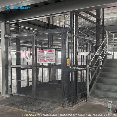 Un buen precio. 3000 kg Q235 Acero vertical elevador de carga hidráulico plataforma de transporte de mercancías en línea