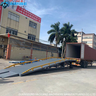 Un buon prezzo. Forklift di costruzione portatile manuale rampa mobile di docking da 10 tonnellate con ringhiera di sicurezza in linea