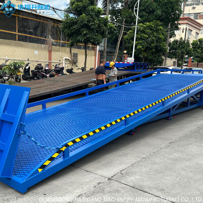Un buon prezzo. ODM carrello elevatore merci rampe di carico portatili banchina terminal di container ponte di imbarco mobile in linea