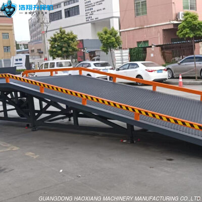 Bom preço. Instalação de uma plataforma de descarga de cargas para transporte de mercadorias. on-line