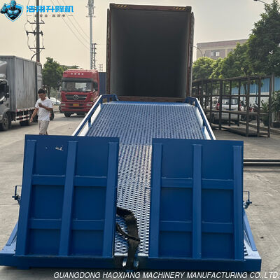 Dobra cena. 2.2m Szerokość 10 ton Hydraulic Mobile Container Truck Loading Unloading Yard Ramp w Internecie