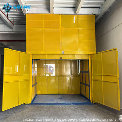 Un buon prezzo. Piattaforma di sollevamento idraulico di merci carico fino a 5 tonnellate, altezza fino a 15 m in linea