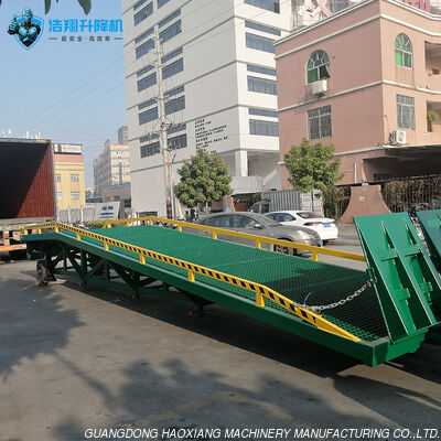 Good price 10M Portable Forklift Dock Ramp Container Loading and Unloading Slope online