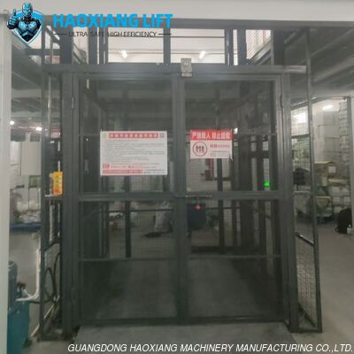 Giá tốt. Tùy chỉnh 500kg-20000kg Thang máy thủy lực Capacity lớn 6M cao 4 cửa gấp cho vận chuyển hàng hóa trực tuyến