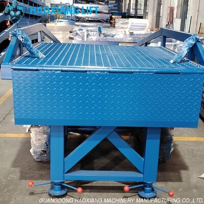 Un bon prix. Rampe mobile de quai en acier lourd de 10-20 tonnes - hauteur réglable et antidérapant pour la manutention de conteneurs en ligne