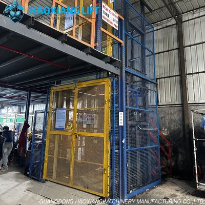 Harga yang bagus Custom 2 Ton 6M Indoor Hydraulic Cargo Lift - Pintu Empat Bagian & Penghalang Rombik Mesh on line