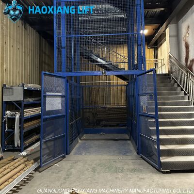 Un buen precio. Elevador hidráulico de carga de 2 niveles 7M - 500-2000 kg de gran peso de almacenamiento de uso exterior instalar elevadores de carga en línea