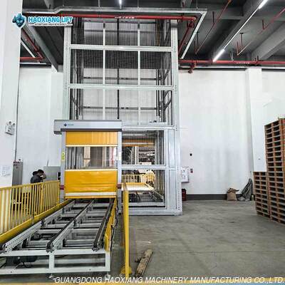 Un bon prix. Transporteur vertical réciproque d'entrepôt de 20 m de hauteur, contrôle PLC et capacité de charge de 3000 kg pour le transport de palettes en ligne