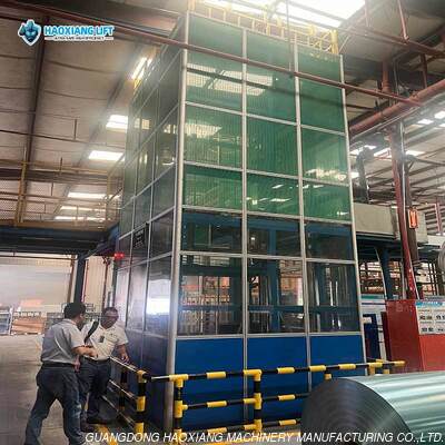 Un bon prix. Transporteur à convoyeur vertical automatique contrôlé par PLC en ligne