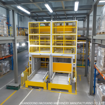 Harga yang bagus Pengangkatan Material Vertikal Bolak-balik Tugas Berat Pengangkat Kargo Gudang Pagar Pengaman Tertutup Sepenuhnya Untuk Logistik Pabrik Multi Lantai on line